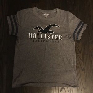 Hollister graphic tee